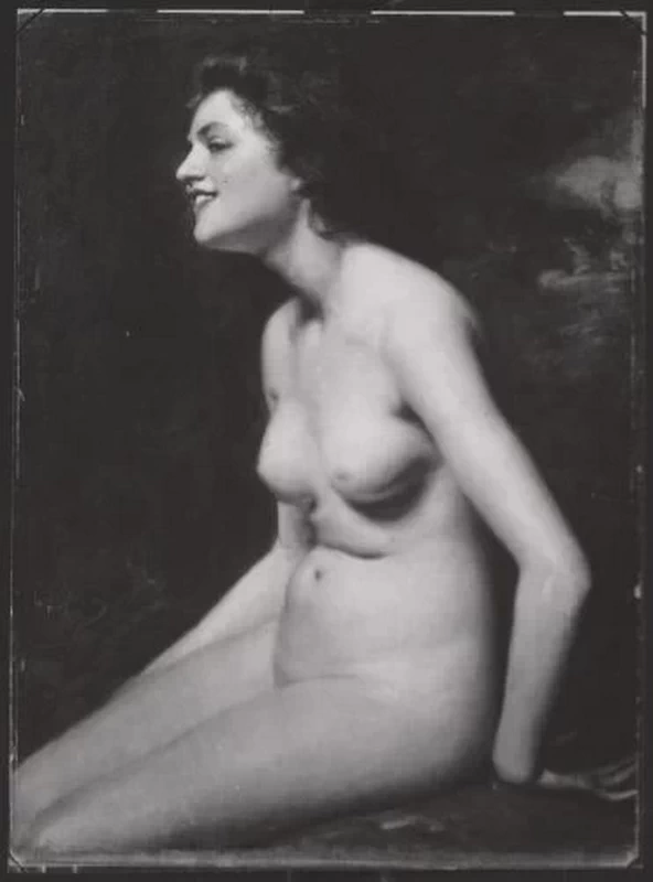 Nudo di donna seduta